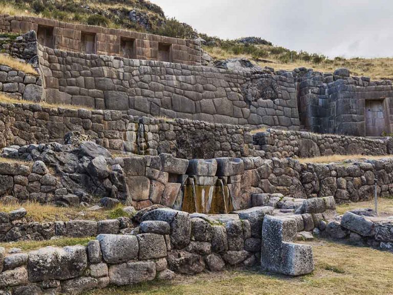 cusco-city-tour-tambomachay-01